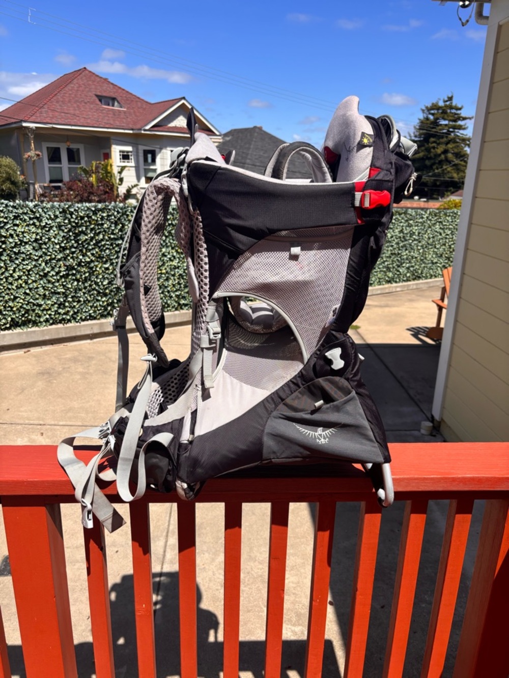 OSPREY Black and Light Gray Child Carrier Backpack with Sunshade - Picture 2 of 6